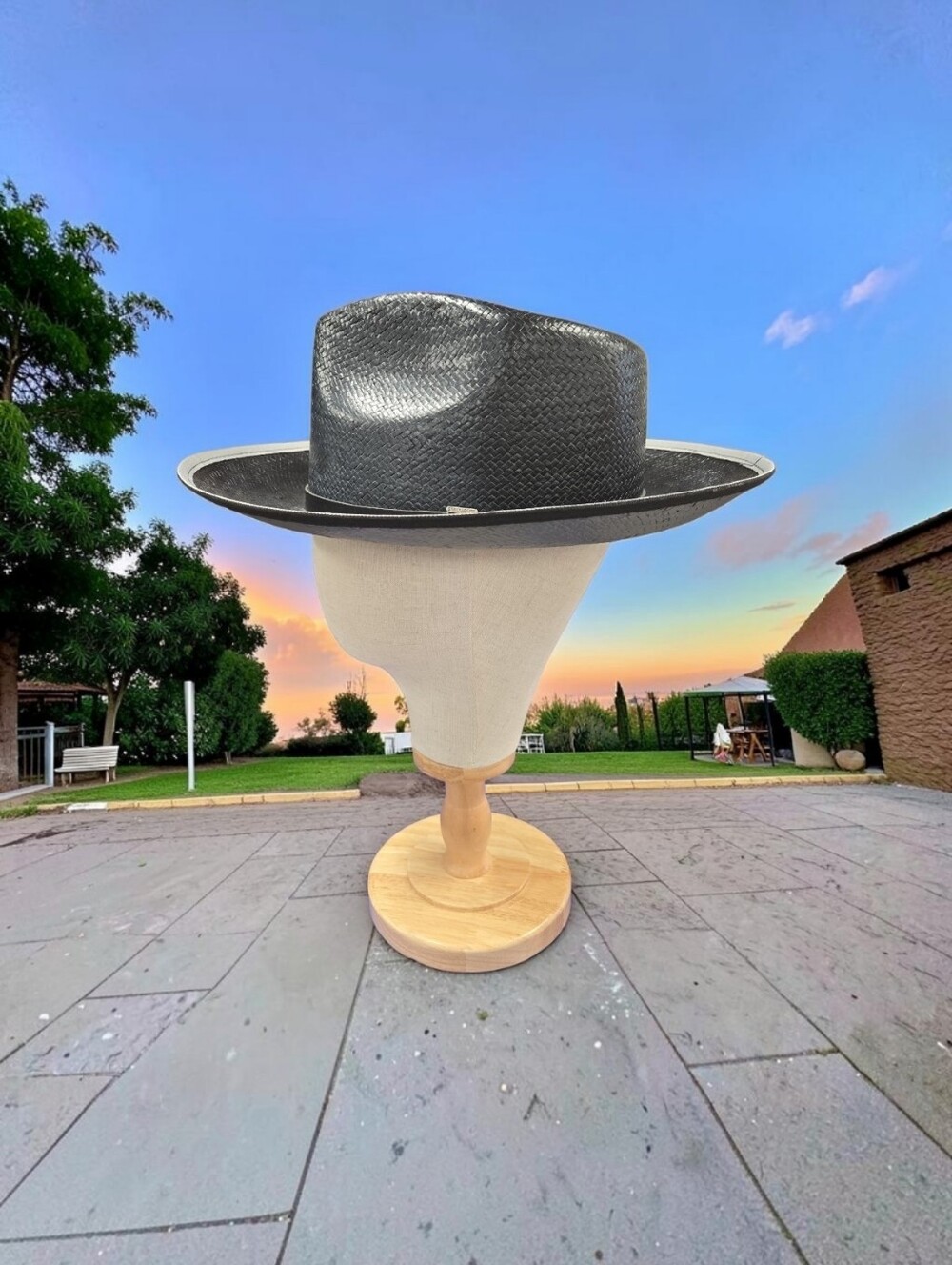 STACY ADAMS WIDE BRIM "RITZ" TOYO FEDORA HAT WITH LEATHER BAND. SA695